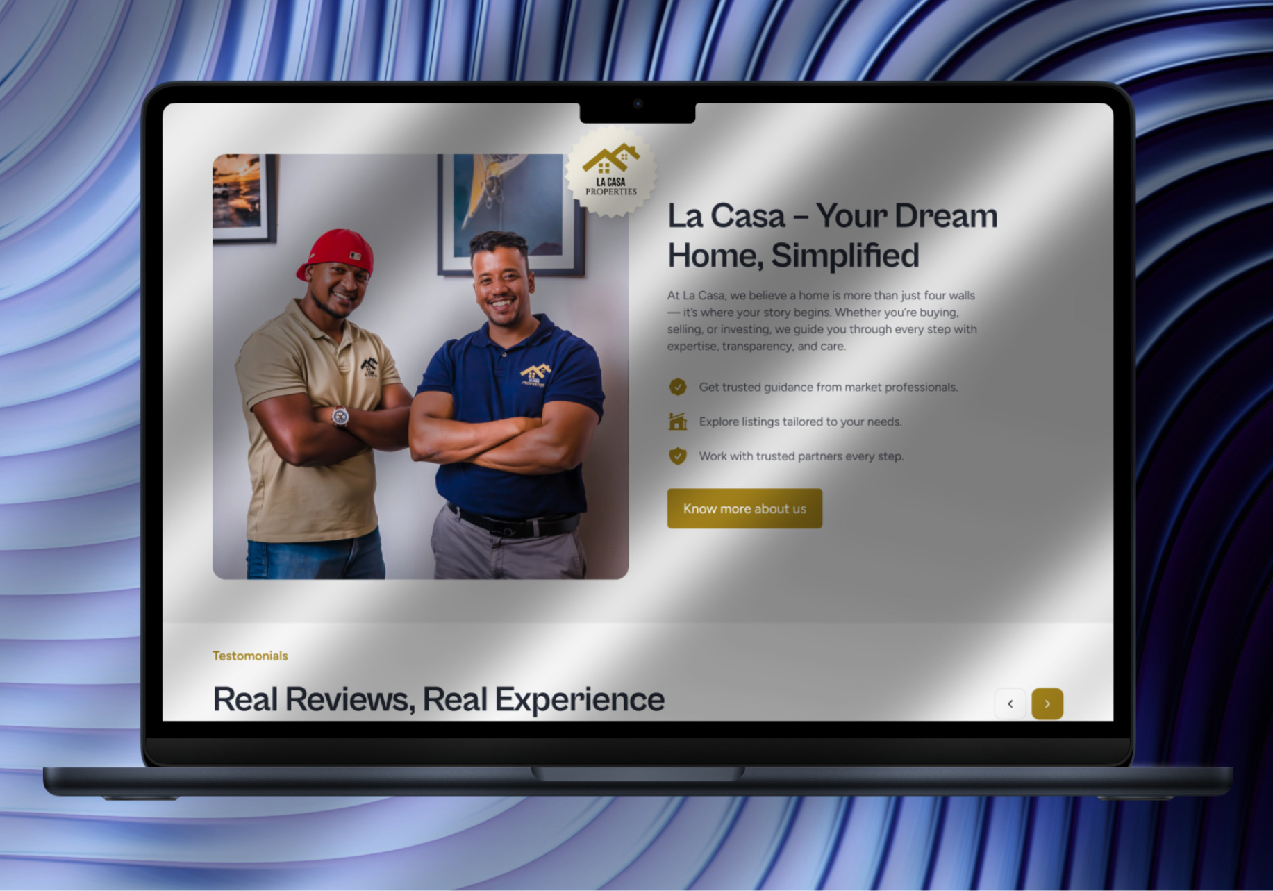 Hands typing on a laptop keyboard displaying a French webpage about strategic marketing with a green flower graphic on a turquoise background.